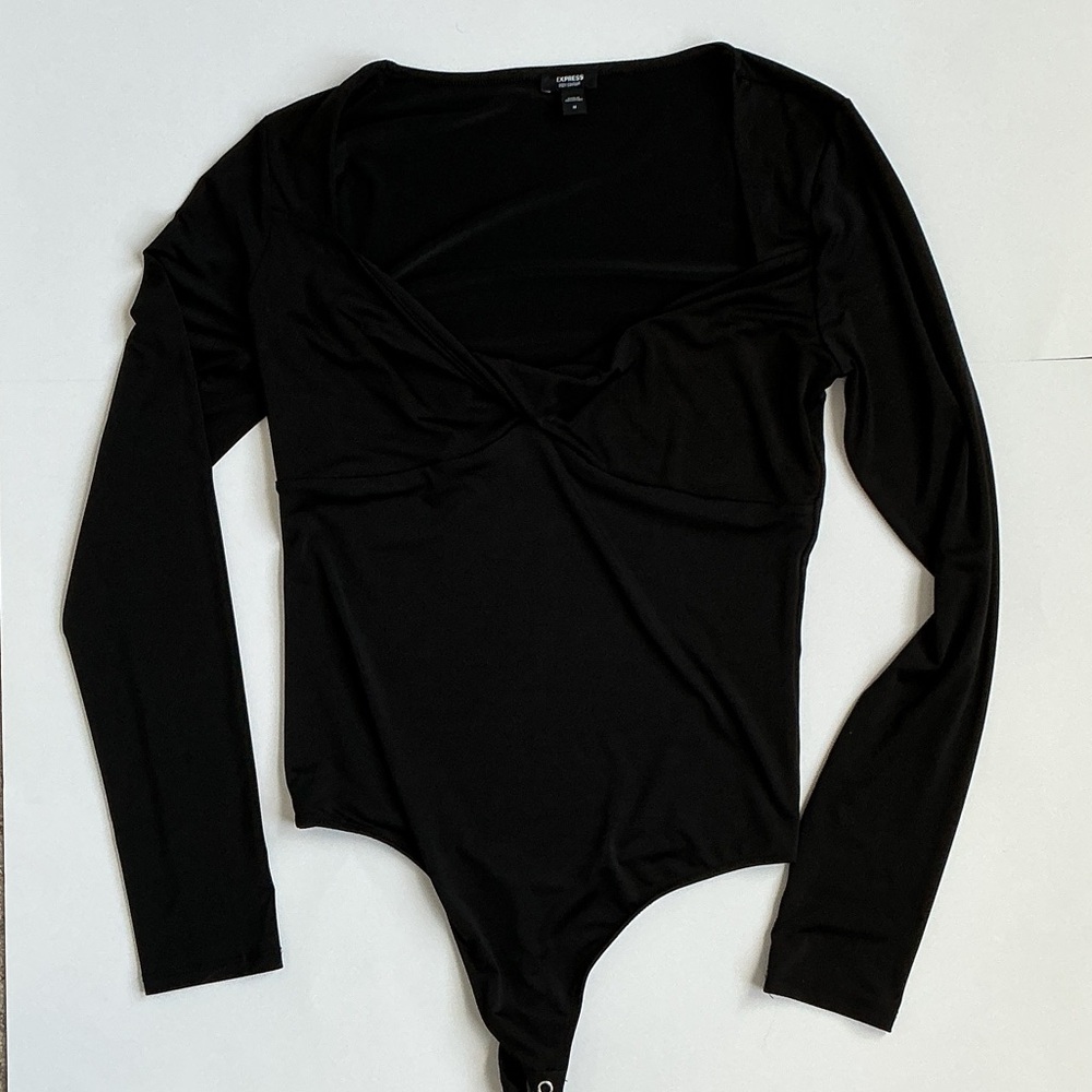 Express Body Contour Black Long Sleeve Twist-Front Bodysuit (M)